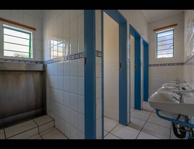 600M² BUILDING FOR SALE IN HURLYVALE